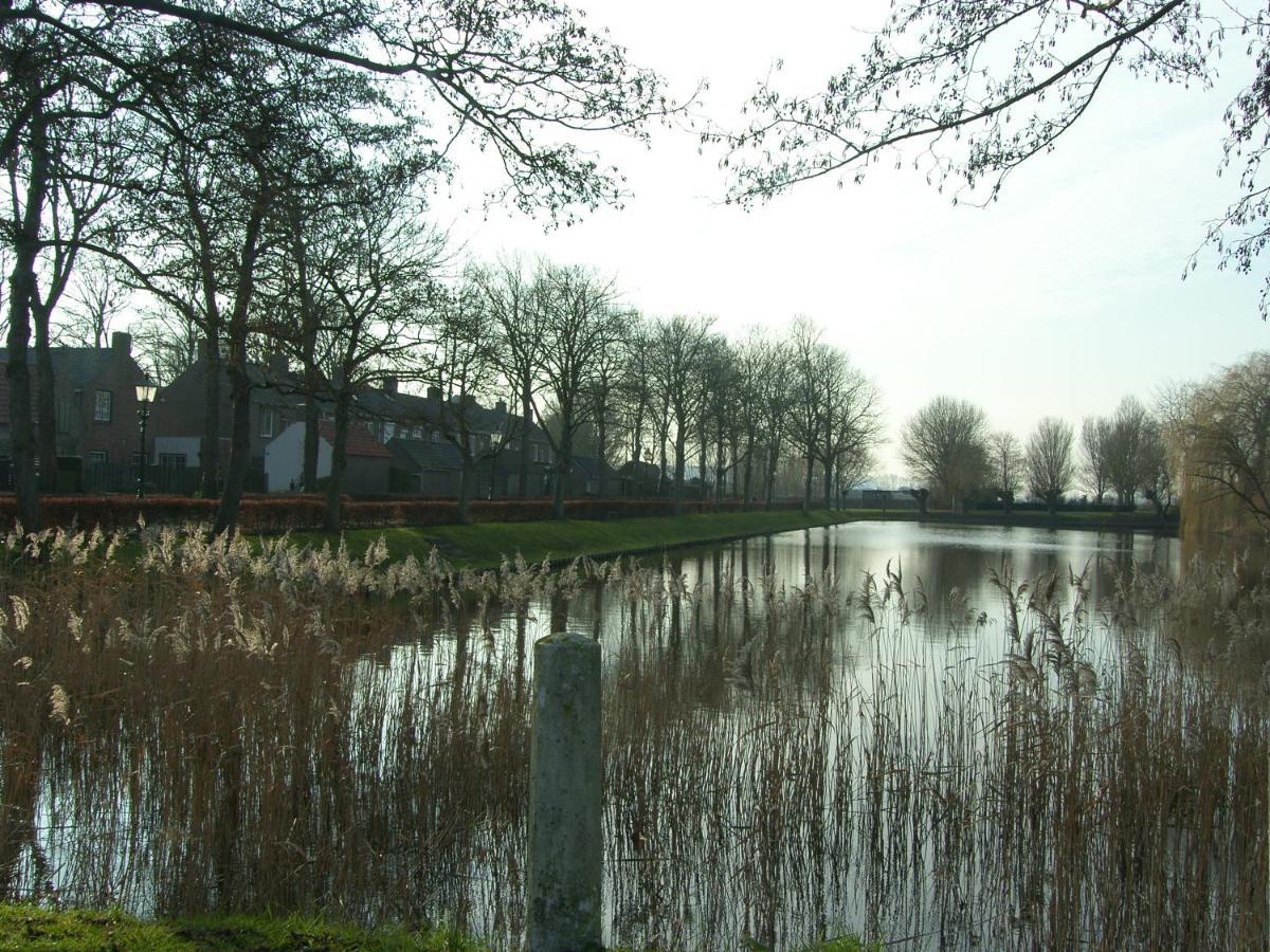Bed and Breakfast Slapen Bij De Zeeuwse Lala IJzendijke Exterior foto