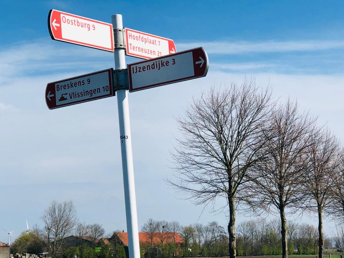 Bed and Breakfast Slapen Bij De Zeeuwse Lala IJzendijke Exterior foto