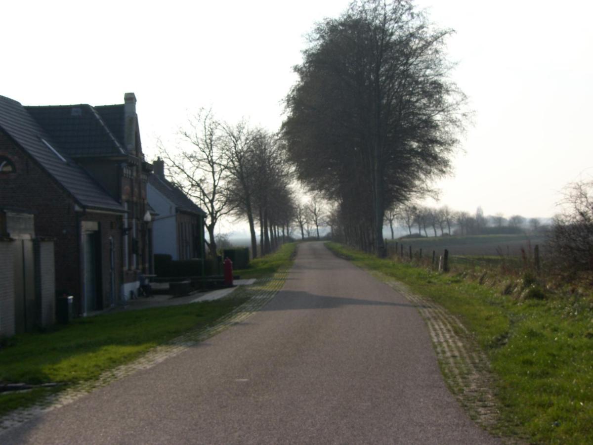 Bed and Breakfast Slapen Bij De Zeeuwse Lala IJzendijke Exterior foto