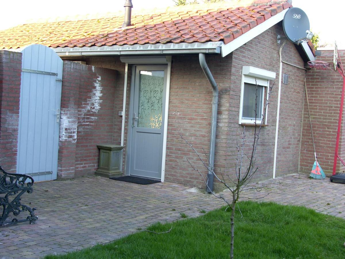 Bed and Breakfast Slapen Bij De Zeeuwse Lala IJzendijke Exterior foto