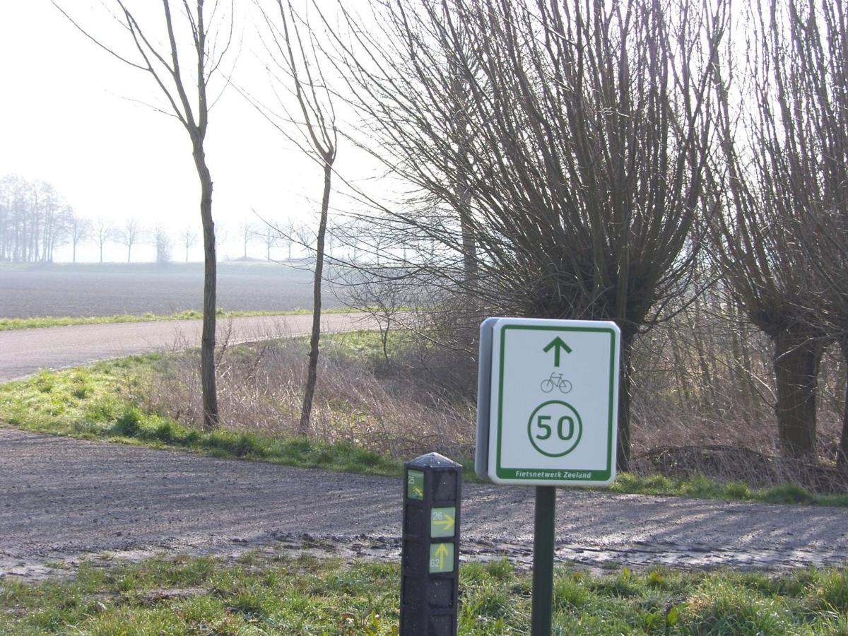 Bed and Breakfast Slapen Bij De Zeeuwse Lala IJzendijke Exterior foto