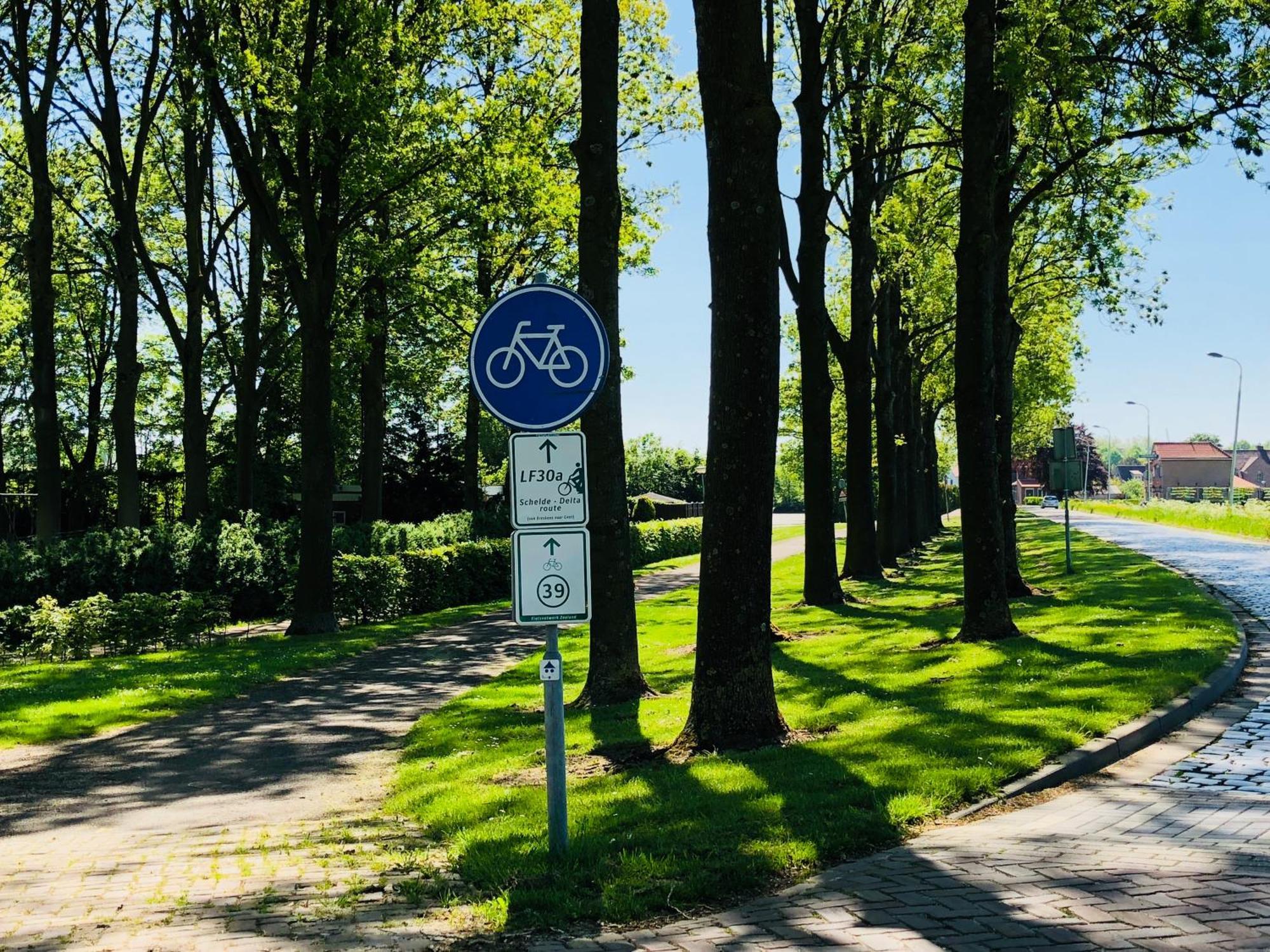 Bed and Breakfast Slapen Bij De Zeeuwse Lala IJzendijke Exterior foto